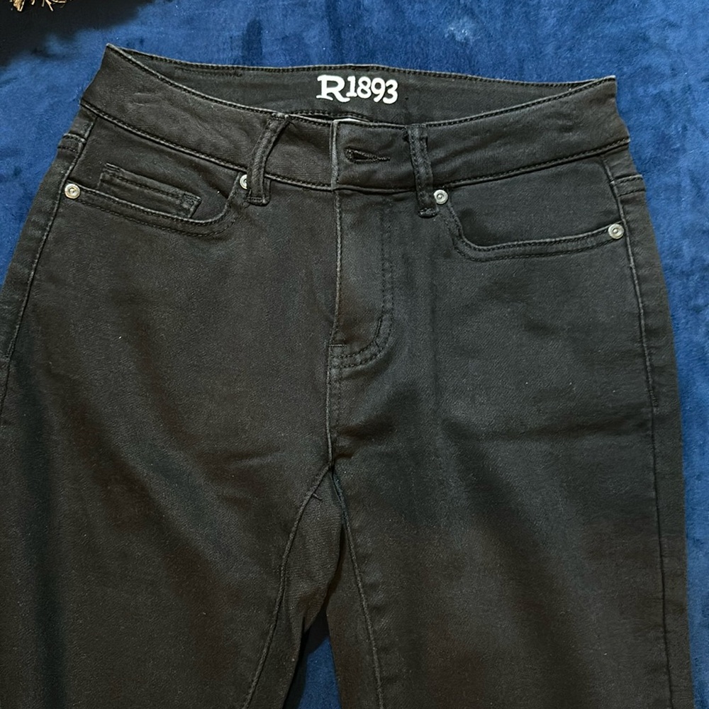 R1893 skinny high-rise black jeggings. Size 2